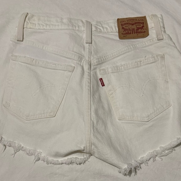 Levi's White Jean Shorts Distressed Raw-Edge - Picture 6 of 12
